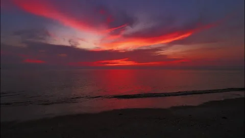 After sunset red clouds over tropical ocean. Timelapse. Koh Samui. Thailand. Stockbeeldmateriaal 332830706