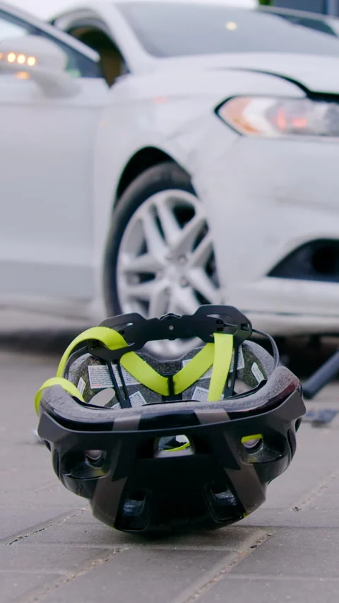 Aftermath of car accident traffic rules accident serious damage financial loss Video stock 274411048