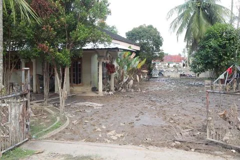 Aftermath of a Devastating Mud Flood in a Residential Area Foto stock