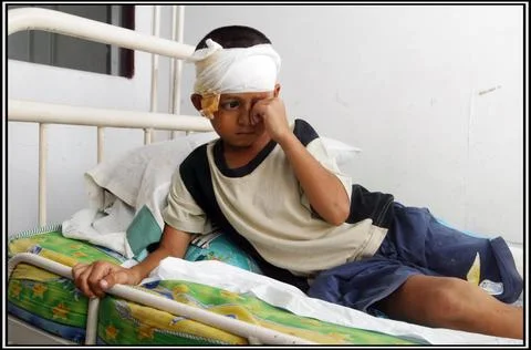 The Aftermath Of The Earthquake Tsunami Which Devastated Asia. 5 Year Old Mohamm Foto stock