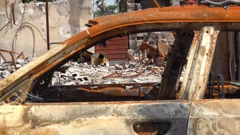 Aftermath from a major fire - burned car and building Video stock 309420990