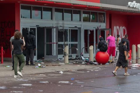 Aftermath of riots and mass protest fueled by the police killing of George Floyd Foto stock