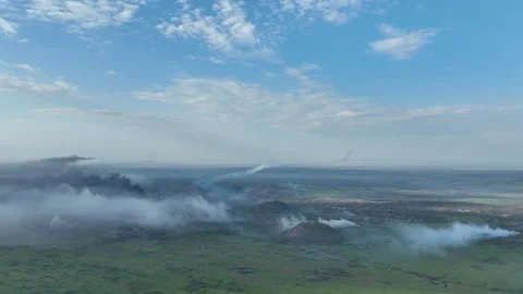 Aftermath of War: Smoke Rises from Torched Landscapes in Donbas, Ukraine Stockbeeldmateriaal 312118141