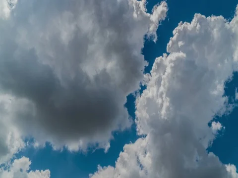 Afternoon clouds moving beautifully in bottom view. 動画素材 73077336