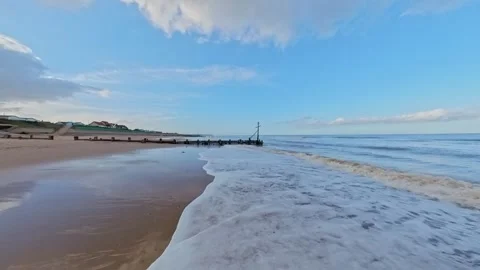 Afternoon on the coast as the tide rolls in - pull back shot Video stock 254983668