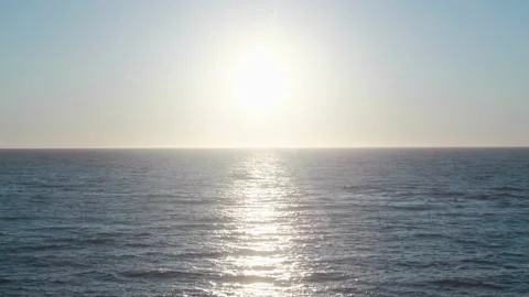 Afternoon sun over the ocean 스톡 동영상 139310480