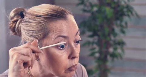 Age makeup. Applying basic white mascara to eyelashes Video stock 263984326