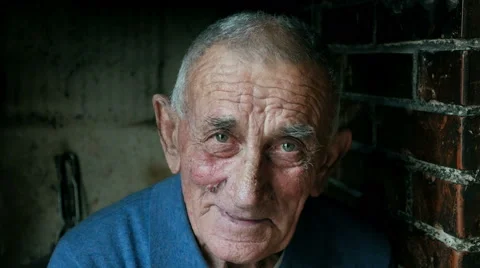 Aged man staring in front of him, wrinkles, open and close eyes Video stock 59135866