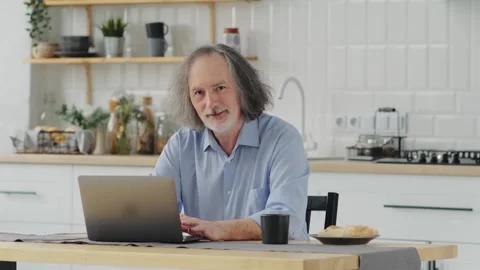 Aged remote worker. Concentrated senior male work on laptop from home office Video stock 250163164