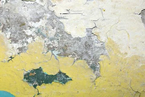 Aged wall texture with peeling paint and exposed green surface detail background Stockfoto's