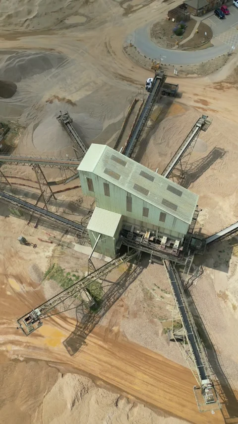 Aggregate Quarry: HGV Loading (Quarry Conveyor Belt System) -Portrait View Vídeo Stock 313627780