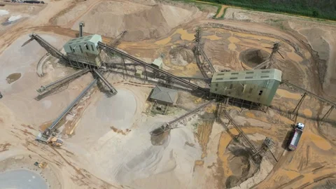 Aggregate Quarry: Production Site Overview (Quarry Conveyor Belt System) Vídeo Stock 313628807