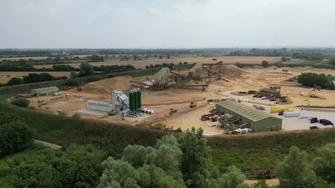 Aggregate Quarry: Production Site Pan (Quarry Conveyor Belt System) Vídeo Stock 313629011