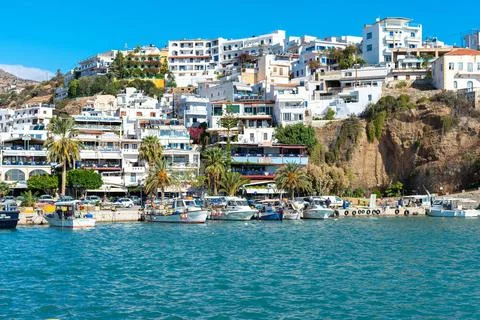 Agia Galini ist ein beliebtes Ferienziel auf der Insel Kreta View across t... Stock Photos