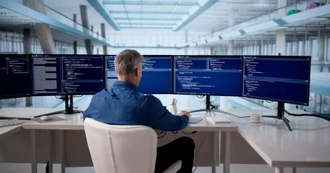 Agile Developer Man Coding Web Software On Office Computer Screen Stockfoto's