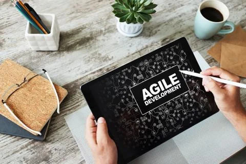Agile development concept on the device screen. 库存照片