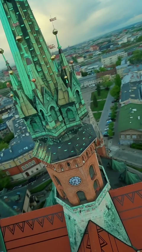 Agile flight around St. Joseph's Church and over Podgorski Square in Cracow Video stock 340407818