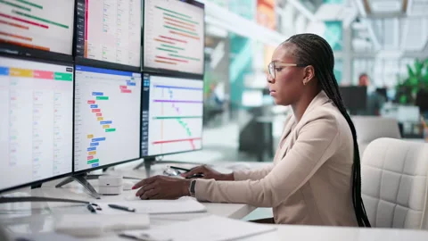 Agile Project Manager Updates Scrum Board Stockbeeldmateriaal 337643424