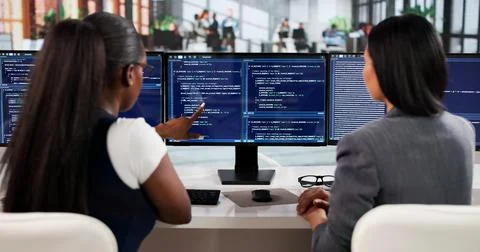 Agile Software Engineer Guides Diverse Team Coding Secure Apps At Office Desk Foto stock