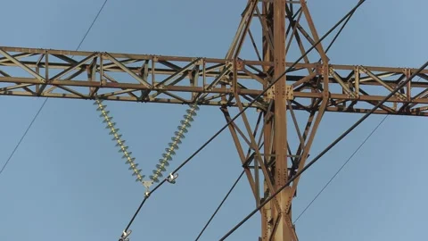 Aging electrical power grid transmission grid infrastructure towers and lines Vídeos de archivo 149385439