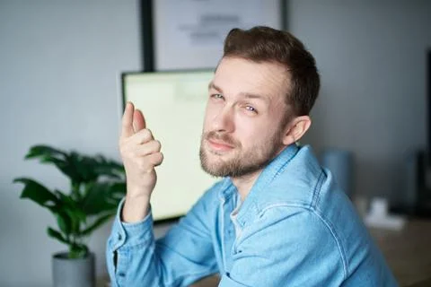 Agree gesture: IT software engineer or support manager guy looking at camera Foto stock