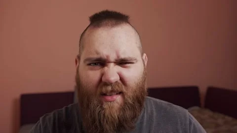 Agressive man make bad face. He is angry and show bad emotions at camera. Fun Vídeo Stock 138162717