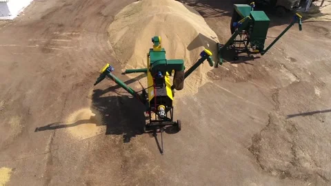 Agricultural harvesting machine Stock-Footage 107596907