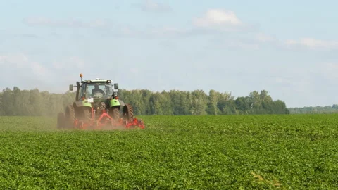 Agricultural tractor in the field Stock Footage 201411392