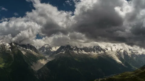 Aguilles de chamonix mountain pinnacles covered in snow and clouds time lapse Video stock 52517998