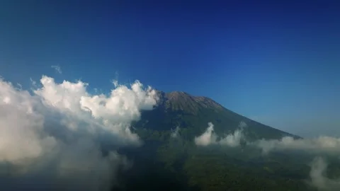 Agung volcano with clouds. Drone view of Bali. Vídeos de archivo 254840856