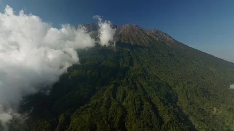 Agung volcano with clouds. Drone view of Bali. Vídeo Stock 255415069