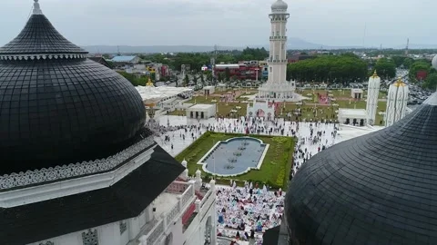 AH - Aerial view, praying for Eid in the courtyard of the Baiturrahman Mosque Stock Footage 237823396