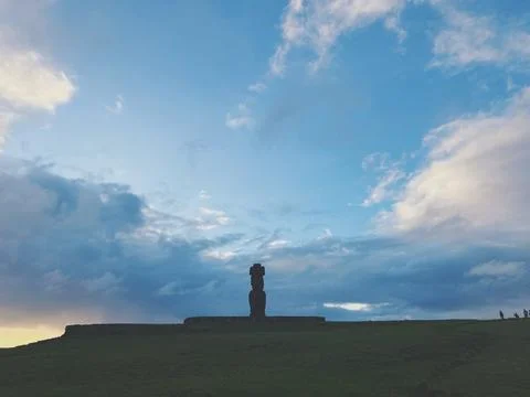 Ahu Tahai ceremonial complex on Easter Island, Chile. Historic Moai statues Fotos de archivo