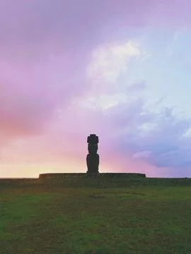 Ahu Tahai ceremonial complex on Easter Island, Chile. Historic Moai statues Stock-Fotos