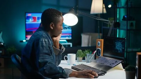 AI expert writes code on laptop in apartment office Stockfoto's