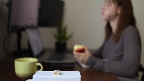 AI helps programmer work Vidéo 337570632