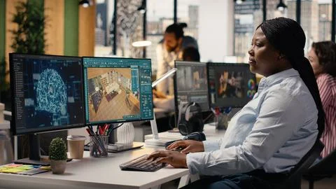 AI machine learning, architectural software optimization, black female developer Stockfoto's