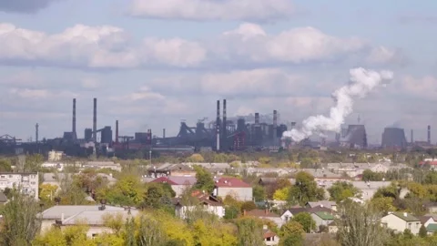 Air and environmental pollution. A large factory with smoke pipes near a Vídeos de archivo 171480447