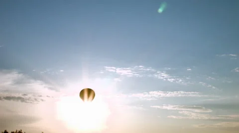 Air balloon cross the sun Video stock 52445375