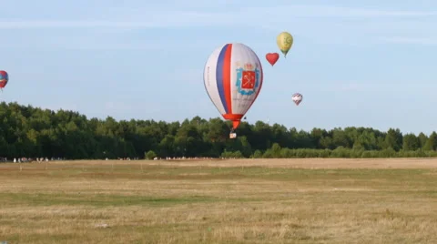 Air balloon trying go down on the airshow 動画素材 52479641