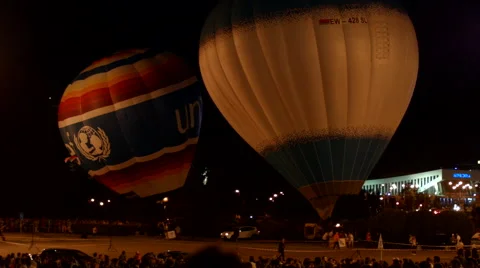 Air balloons in the night 動画素材 52486175