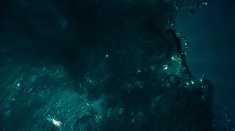 Air Bubbles in the Blue Water, deep Video stock 12117893