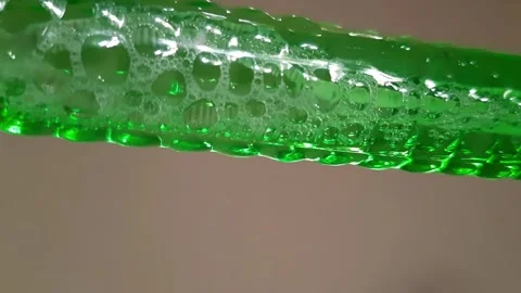 Air Bubbles Drifting Through Green Liquid in Transparent Tube Vídeo Stock 344553704