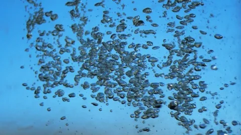 Air bubbles move in clear blue water Video stock 84553786
