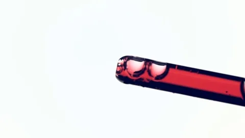 Air bubbles in the pipette with the liquid Vidéo 72569360