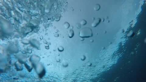 Air bubbles underwater 스톡 동영상 121154850