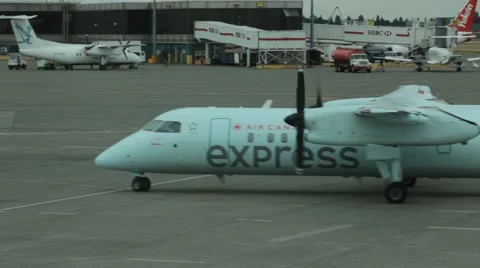 Air Canada Dash 8-300 Aircraft Taxis to Terminal  Video stock 42114756