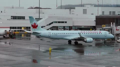 Air Canada Jet Push Back At YVR 스톡 동영상 10767503