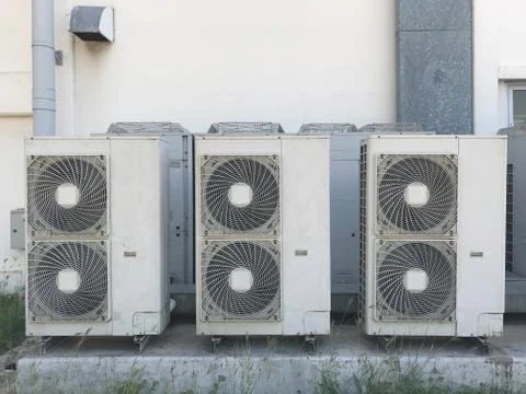 Air condensing unit out side of wall Foto stock