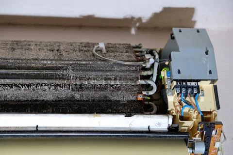 Air Conditioner Control Unit and Dirty Evaporator Coil Inspection Fotos Stock